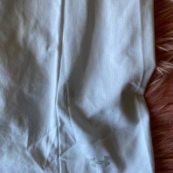 Woman Under Armour Athletic Top - Picture 4 of 4